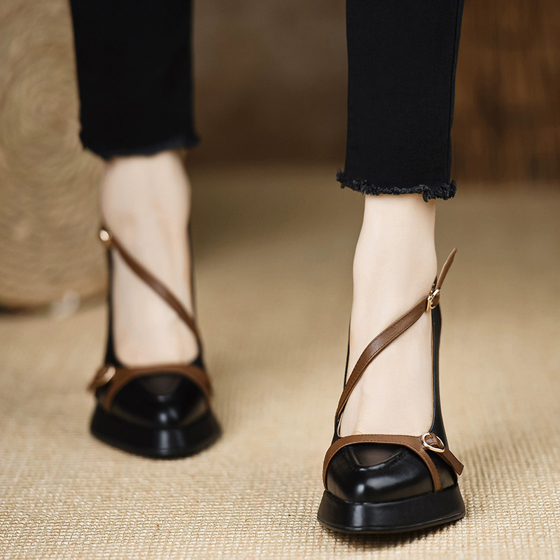 Retro Mixed Color Pointed Toe  - Female Formal Wear 评论和价格