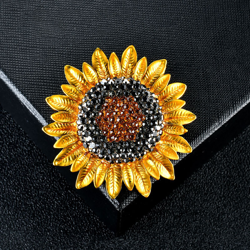 New Flower Brooch Trend Style  - Women Formal Wear Trends 评论和价格