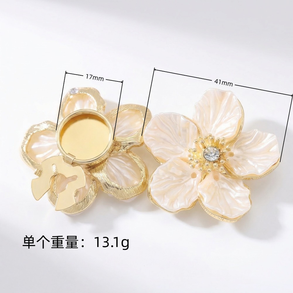 A Pair Vintage Petal Button Co - Vintage Women'S Formal Wear 评论和价格